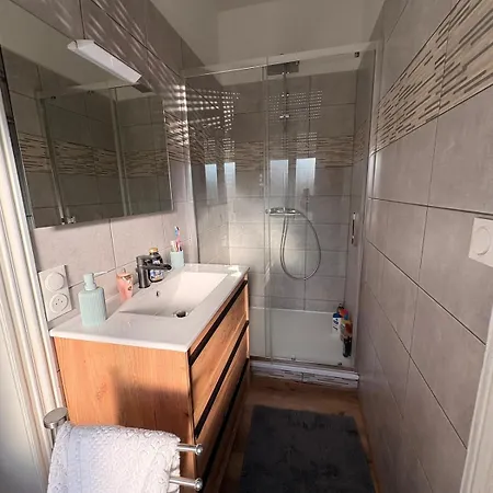 Apartment Large House - 6 Bedrooms - Garden And Parking Feignies