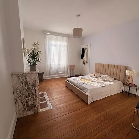 Apartment Large House - 6 Bedrooms - Garden And Parking